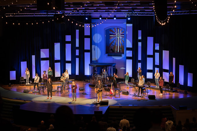 A church improved communication and engagement with Intulse’s VoIP integration for ChurchStaq by PushPay. An image of worship at Calvary Church.